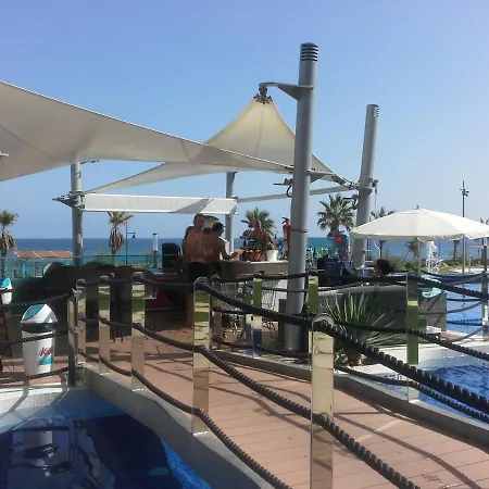 Super Zeezicht In Eerste Lijn Met Verwarmd Zwembad En Fitness * Punta Prima (Alicante)