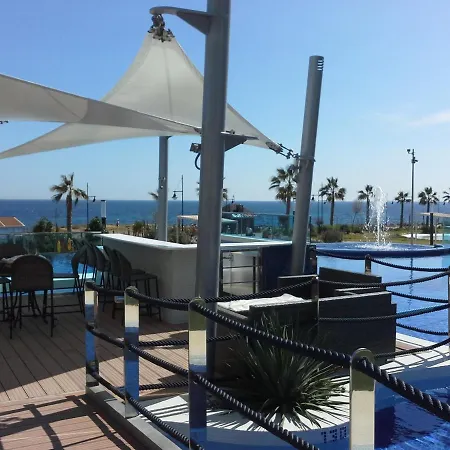 Super Zeezicht In Eerste Lijn Met Verwarmd Zwembad En Fitness * Punta Prima (Alicante)