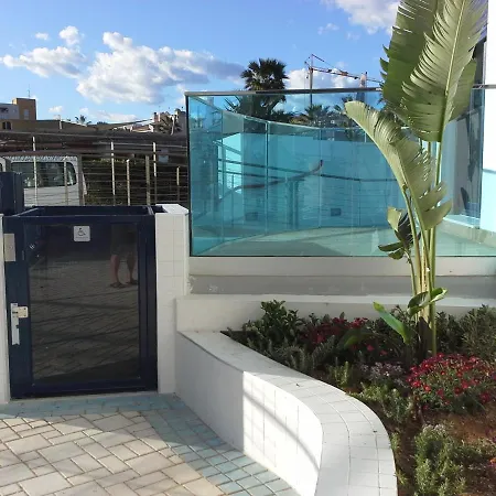 Super Zeezicht In Eerste Lijn Met Verwarmd Zwembad En Fitness