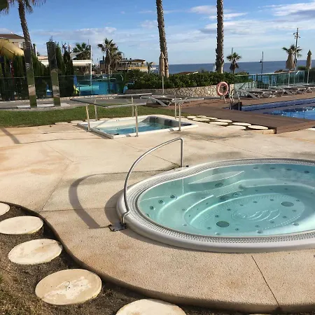 Super Zeezicht In Eerste Lijn Met Verwarmd Zwembad En Fitness